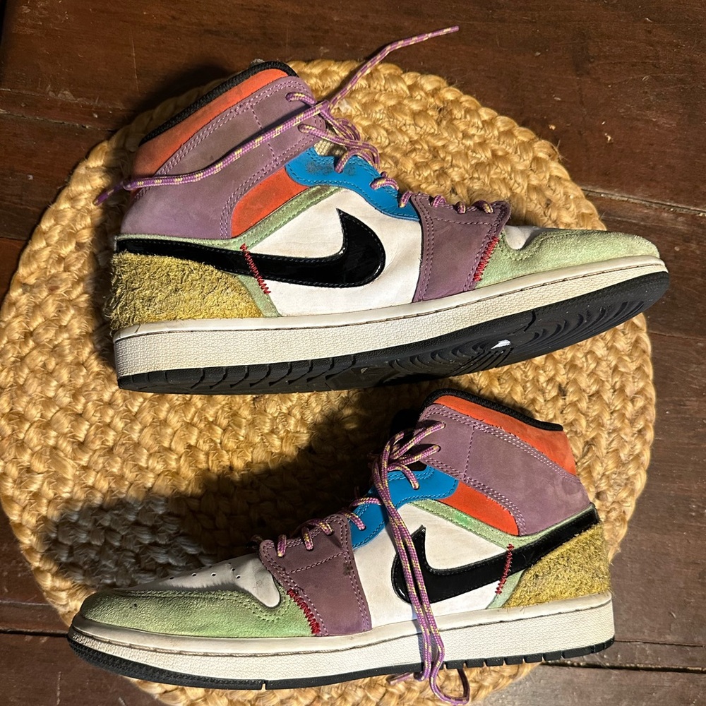 Jordan 1 mid se lightbulb size 9.5